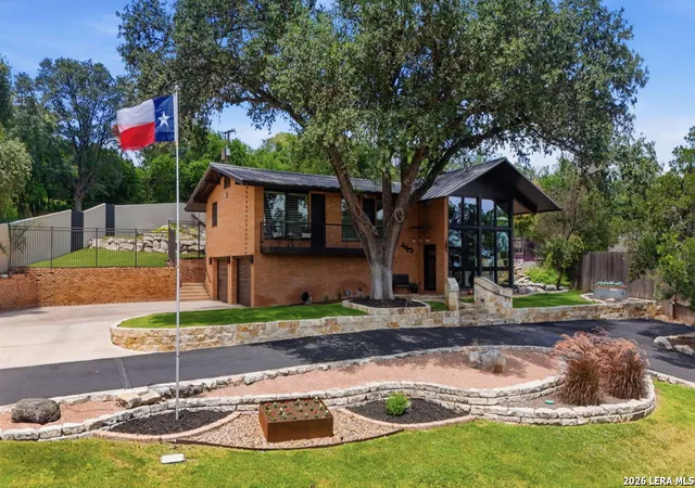 Photo 1 of Sale Pending at 307 E Woodlake Dr, San Antonio, TX 78229 | MLS# 2005438 | Listing updated on 2026-09-15