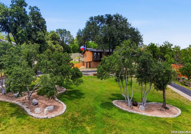 Photo 4 of Sale Pending at 307 E Woodlake Dr, San Antonio, TX 78229 | MLS# 2005438 | Listing updated on 2026-09-15