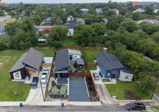 Photo 2 of Sale Pending at 2639 E Commerce St, San Antonio, TX 78203 | MLS# 2005458 | Listing updated on 2026-08-17