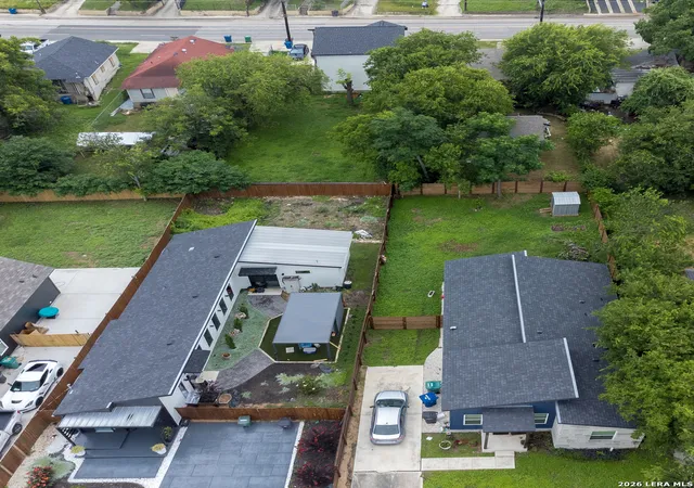 Listing Photo 4 - Condo for sale in building located at 2639 E Commerce St, San Antonio, TX 78203