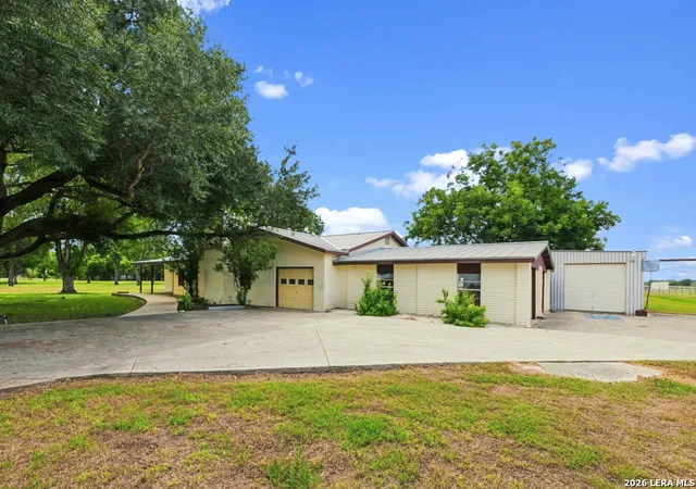 Photo 3 of Single family home for sale at 2531 Lower Seguin Rd, Marion, TX 78124 | MLS# 2005483 | Listing updated on 2026-10-02