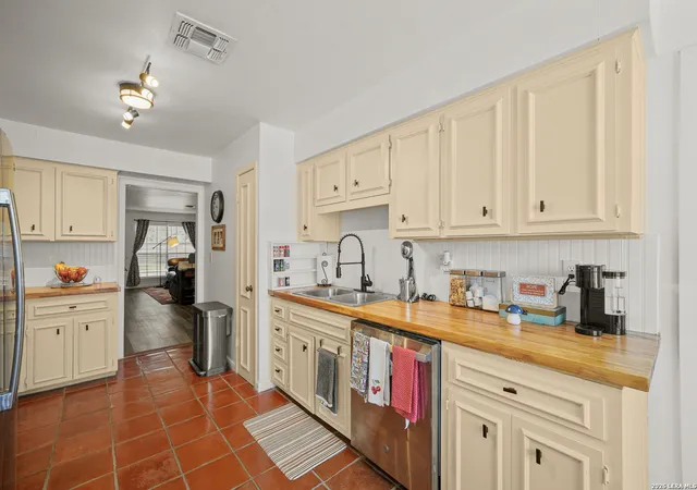 2nd image of 7926 Broadway #102, San Antonio, TX 78209 | MLS# 2005496