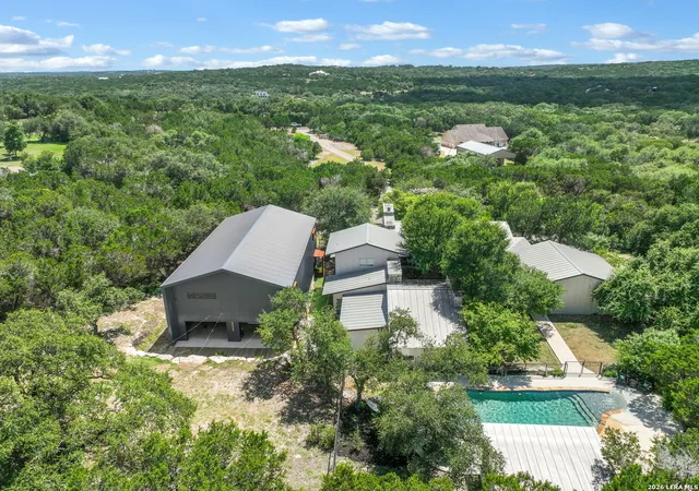 2nd image of 401 Buffalo Springs Spur, New Braunfels, TX 78132 | MLS# 2005512
