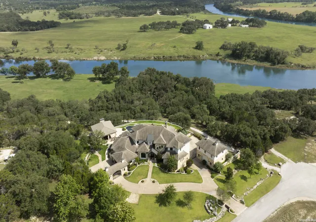 3rd image of 325 River Rdg, Spring Branch, TX 78070 | MLS# 2005534