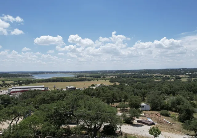 Photo 3 of Sale Pending at 1061 Cougar Dr, Canyon Lake, TX 78133 | MLS# 2005564 | Listing updated on 2026-08-15