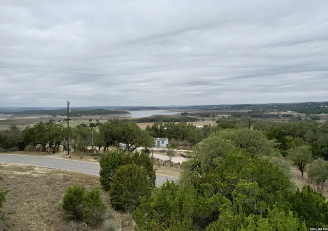 Photo 4 of Sale Pending at 1061 Cougar Dr, Canyon Lake, TX 78133 | MLS# 2005564 | Listing updated on 2026-08-15
