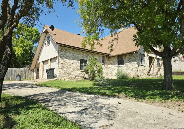 Photo 2 of Single family home for sale at 3230 Lammers St, Kerrville, TX 78028 | MLS# 2005567 | Listing updated on 2026-09-24