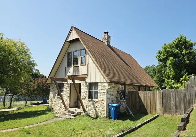 Photo 3 of Single family home for sale at 3230 Lammers St, Kerrville, TX 78028 | MLS# 2005567 | Listing updated on 2026-09-24