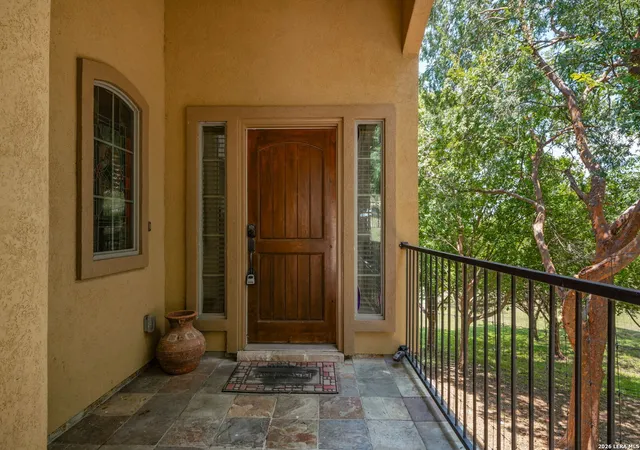 Photo 2 of Condo for sale at 946 Parkview Dr #946, Canyon Lake, TX 78133 | MLS# 2005681 | Listing updated on 2026-08-06