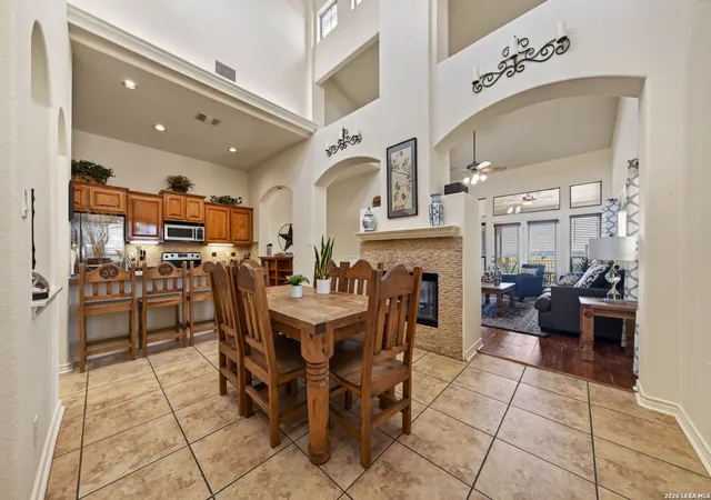 Listing Photo 4 - Condo for sale in building located at 946 Parkview Dr, Canyon Lake, TX 78133 - Unit #946