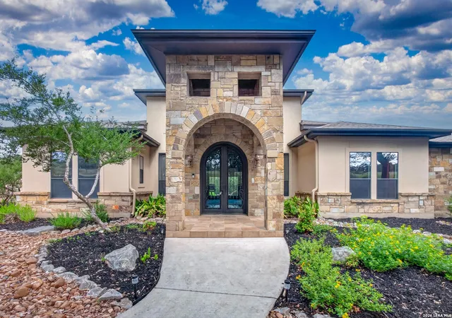 Photo 3 of Single family home for sale at 2131 Owl Branch Twin River, Canyon Lake, TX 78133 | MLS# 2005692 | Listing updated on 2026-09-04