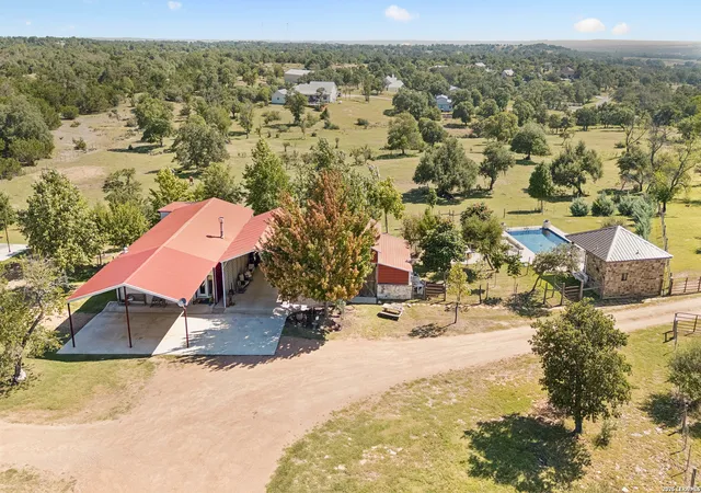 2nd image of 652 Overlook Dr, Fredericksburg, TX 78624 | MLS# 2005711