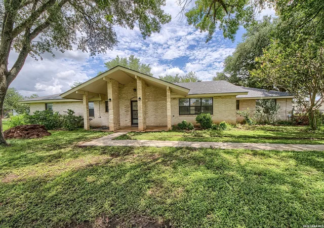 3rd image of 900 N Graytown Rd, St. Hedwig, TX 78152 | MLS# 2005799