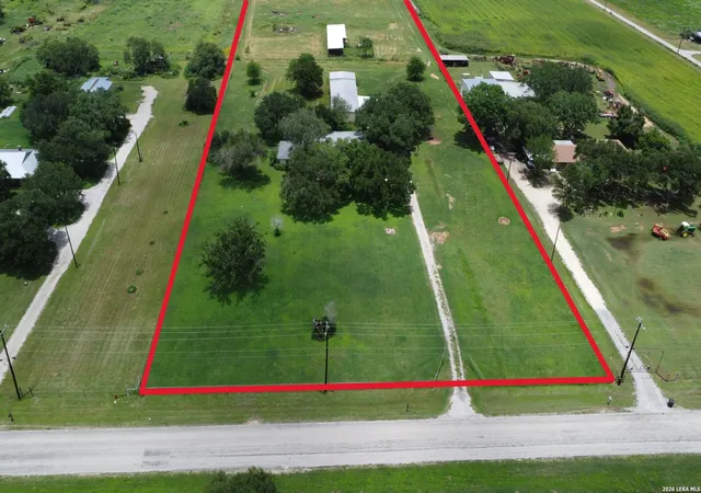 4th image of 900 N Graytown Rd, St. Hedwig, TX 78152 | MLS# 2005799