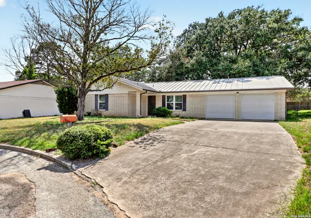 Photo 3 of Single family home for sale at 515 Georgia Ann Dr, Pleasanton, TX 78064 | MLS# 2005810 | Listing updated on 2026-08-28