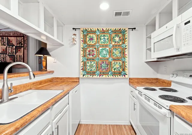 2nd image of 11610 Vance Jackson Rd #202, San Antonio, TX 78230 | MLS# 2005819