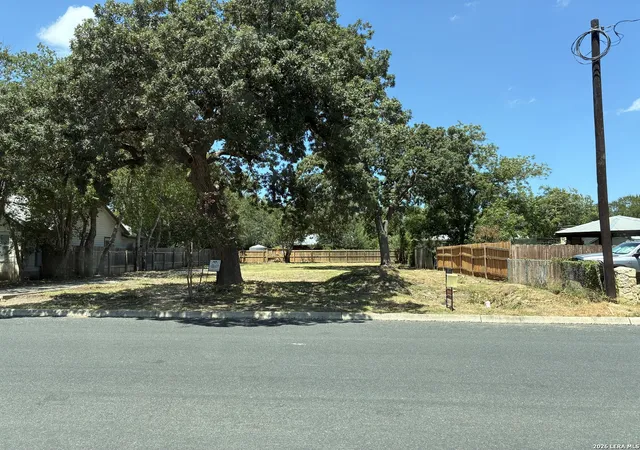 Photo 1 of Sale Pending at 314 E Bandera, Boerne, TX 78006 | MLS# 2005822 | Listing updated on 2026-09-11