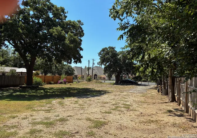Photo 3 of Sale Pending at 314 EBandera, Boerne, TX 78006 | MLS# 2005822 | Listing updated on 2026-09-11
