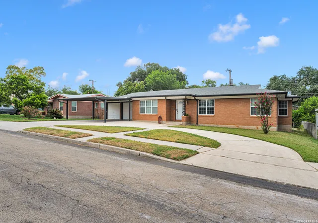 Photo 3 of Single family home for sale at 523 Freiling, San Antonio, TX 78213 | MLS# 2005823 | Listing updated on 2026-09-10