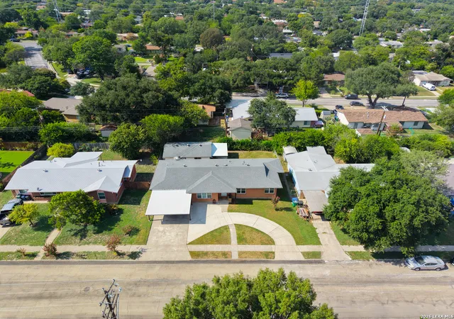Photo 4 of Single family home for sale at 523 Freiling, San Antonio, TX 78213 | MLS# 2005823 | Listing updated on 2026-09-10