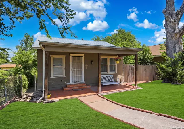 Photo 3 of Sale Pending at 1505 W Olmos Dr, San Antonio, TX 78201 | MLS# 2005842 | Listing updated on 2026-08-27