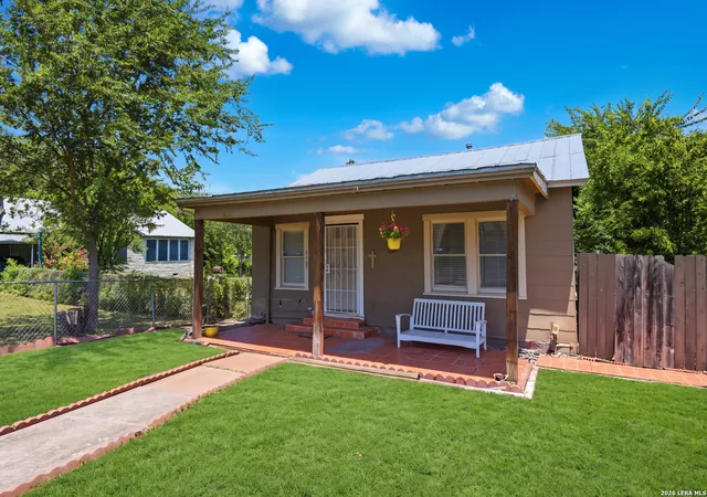 Photo 3 of Sale Pending at 1505 W Olmos Dr, San Antonio, TX 78201 | MLS# 2005842 | Listing updated on 2026-08-27
