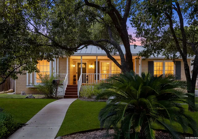Photo 2 of Sale Pending at 2423 W Summit Ave, San Antonio, TX 78228 | MLS# 2005845 | Listing updated on 2026-08-21