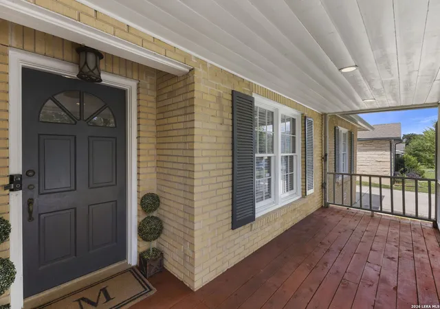 Photo 3 of Sale Pending at 2423 W Summit Ave, San Antonio, TX 78228 | MLS# 2005845 | Listing updated on 2026-08-21