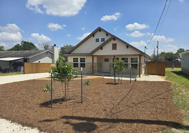 Photo 1 of Sale Pending at 1746 Blueridge Dr, Canyon Lake, TX 78133 | MLS# 2005869 | Listing updated on 2026-09-22
