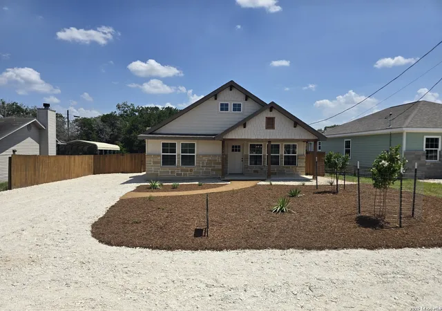 Photo 2 of Sale Pending at 1746 Blueridge Dr, Canyon Lake, TX 78133 | MLS# 2005869 | Listing updated on 2026-09-22
