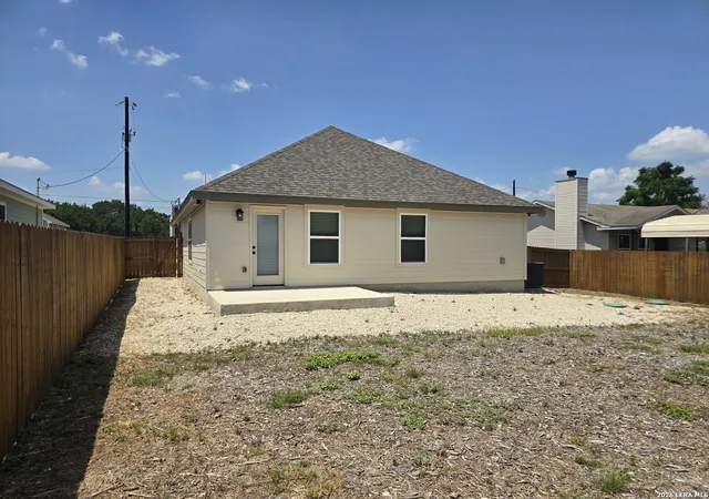 Photo 3 of Sale Pending at 1746 Blueridge Dr, Canyon Lake, TX 78133 | MLS# 2005869 | Listing updated on 2026-09-22