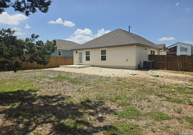 Photo 4 of Sale Pending at 1746 Blueridge Dr, Canyon Lake, TX 78133 | MLS# 2005869 | Listing updated on 2026-09-22