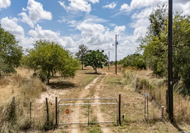 3rd image of 156 County Road 7752, Devine, TX 78016 | MLS# 2005919