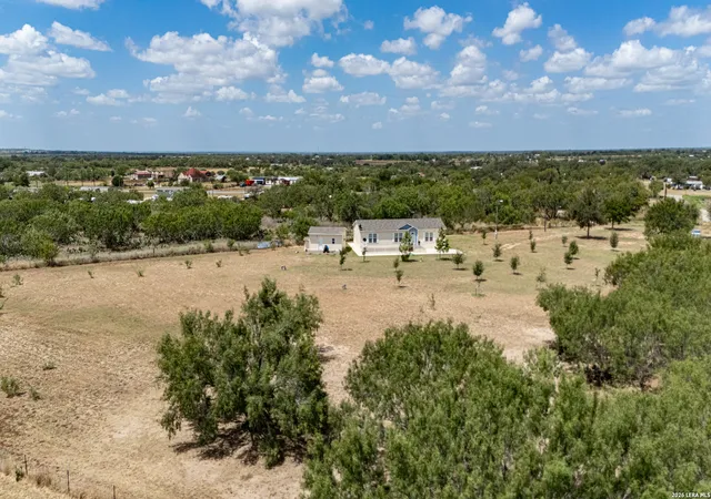 4th image of 156 County Road 7752, Devine, TX 78016 | MLS# 2005919