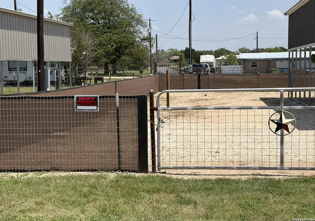 2nd image of 557 Siesta Dr, Bandera, TX 78003 | MLS# 2006008