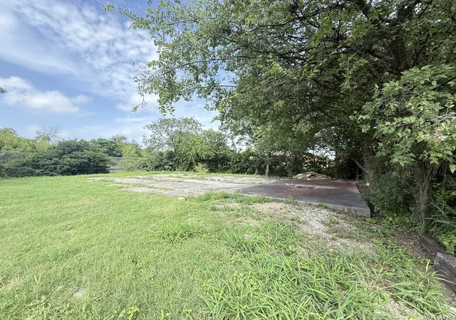 Photo 1 of Land for sale at 246 W Lachapelle, San Antonio, TX 78204 | MLS# 2006013 | Listing updated on 2026-08-16