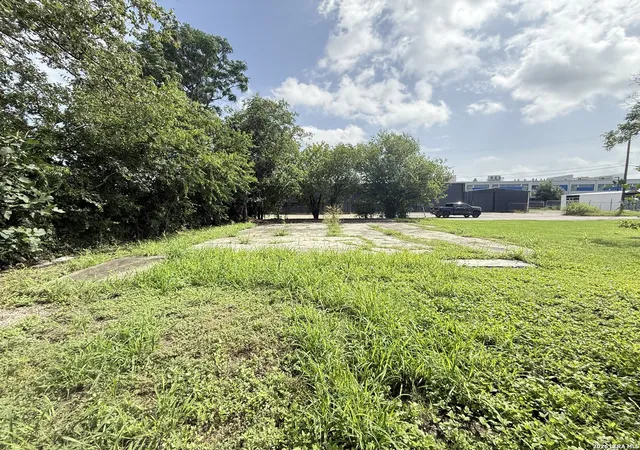 Photo 2 of Land for sale at 246 W Lachapelle, San Antonio, TX 78204 | MLS# 2006013 | Listing updated on 2026-08-16