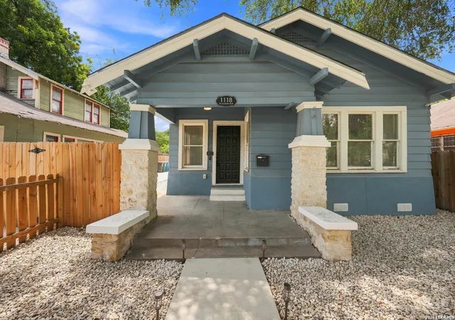 Photo 2 of Single family home for sale at 1118 W Summit Ave, San Antonio, TX 78201 | MLS# 2006034 | Listing updated on 2026-09-30