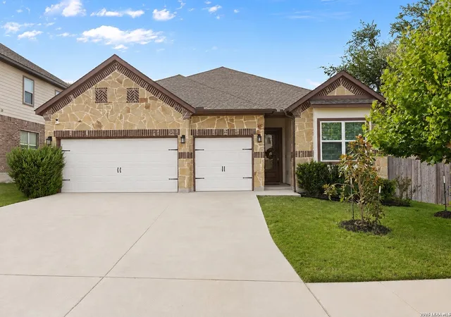 Photo 2 of Single family home for sale at 9015 Mendrin Rdg, Fair Oaks Ranch, TX 78015 | MLS# 2006035 | Listing updated on 2026-09-12