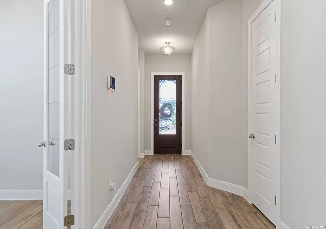 Photo 4 of Single family home for sale at 9015 Mendrin Rdg, Fair Oaks Ranch, TX 78015 | MLS# 2006035 | Listing updated on 2026-09-12