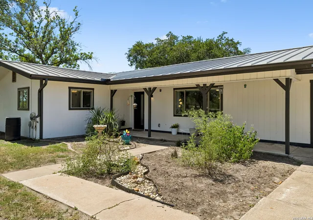 4th image of 6483 Us Hwy 90A E, Gonzales, TX 78629 | MLS# 2006038