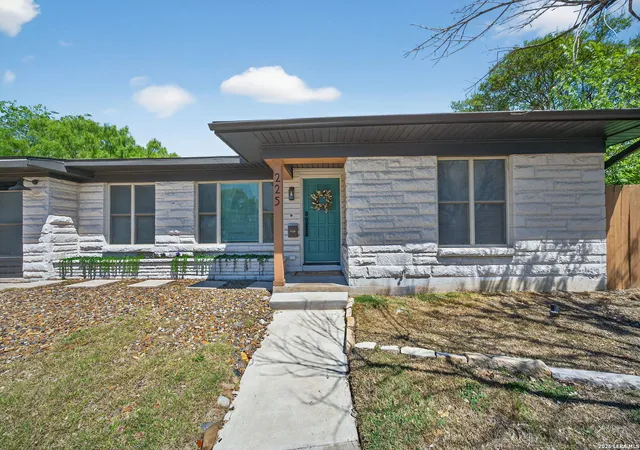 Photo 3 of Single family home for sale at 225 Harriett Dr, San Antonio, TX 78216 | MLS# 2006067 | Listing updated on 2026-09-16