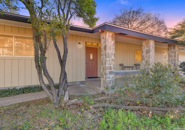 1st image of 105 Hale St, Fredericksburg, TX 78624 | MLS# 2006072