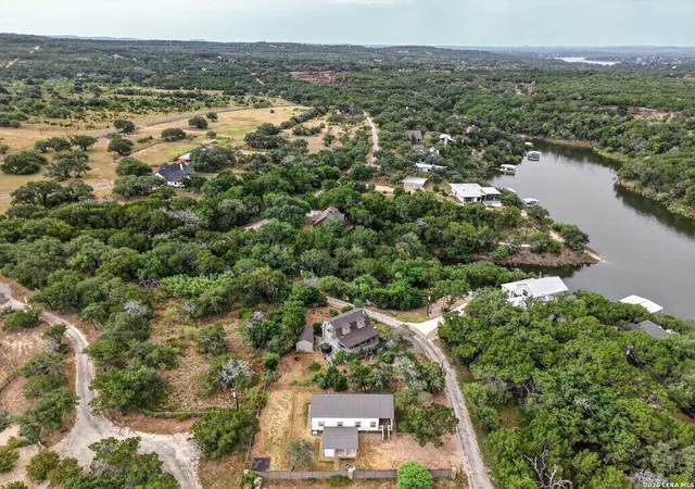 25th image of 26822 Blue Cove Rd, Marble Falls, TX 78654 | MLS# 2006077