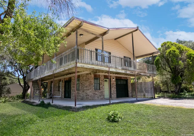 Photo 1 of Single family home for sale at 582 Orbit Dr, Canyon Lake, TX 78133 | MLS# 2006081 | Listing updated on 2026-09-18