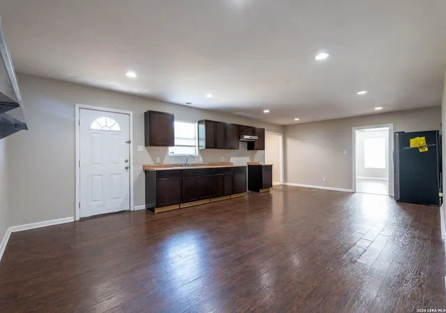 Photo 4 of Single family home for sale at 620 Viewpoint Dr, Poteet, TX 78065 | MLS# 2006100 | Listing updated on 2026-09-05