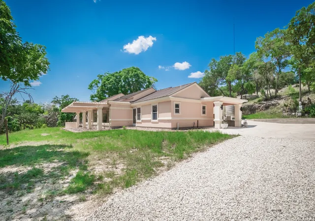3rd image of 320 Upper Cibolo Creek Rd, Boerne, TX 78006 | MLS# 2006125