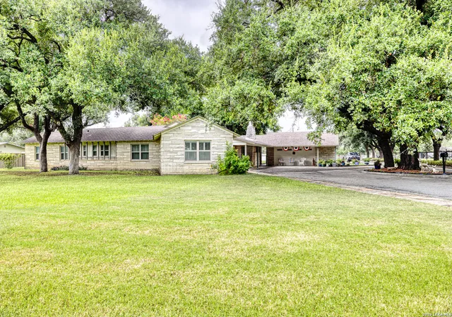 3rd image of 929 Black St, Uvalde, TX 78801 | MLS# 2006130