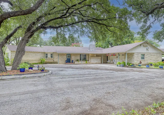 5th image of 929 Black St, Uvalde, TX 78801 | MLS# 2006130