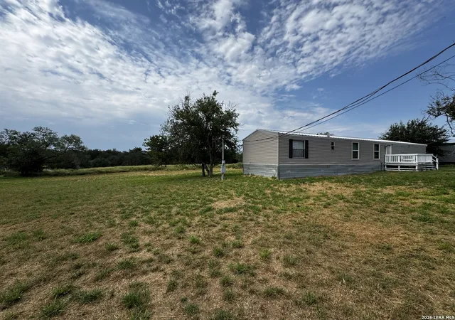 Photo 3 of Single family home for sale at 607 Jackson St, Pleasanton, TX 78064 | MLS# 2006159 | Listing updated on 2026-08-16